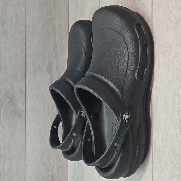 Crocs Men's Black Outdoor Rubber Clogs Shoes Sz 13 - Picture 2 of 11